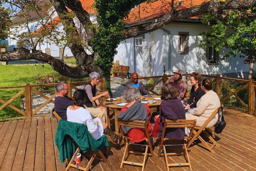 Parokia Apartman Es Coworking A Balaton Mellett Kaptalantoti Esterno foto