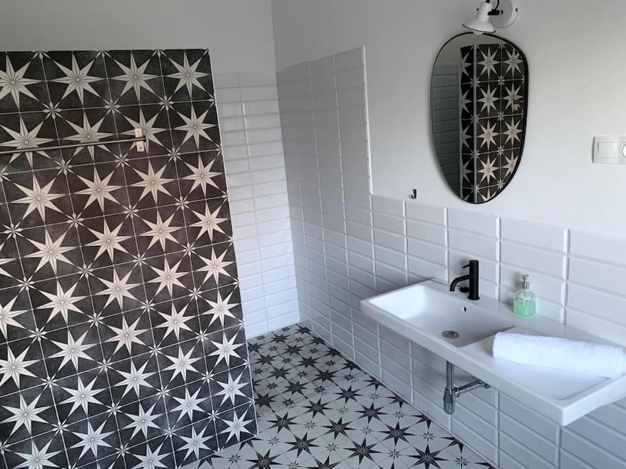 Parokia Apartman Es Coworking A Balaton Mellett Kaptalantoti Esterno foto